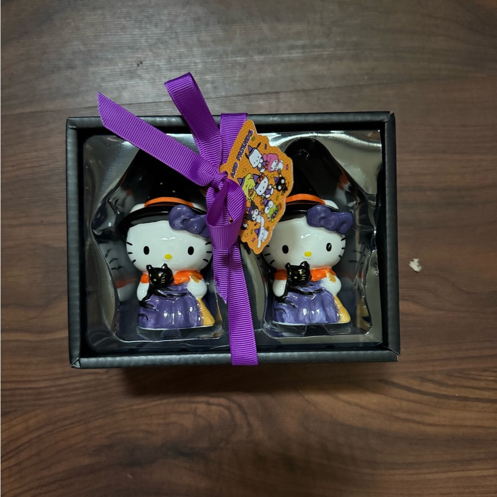 Hello Kitty Halloween Salt & Pepper